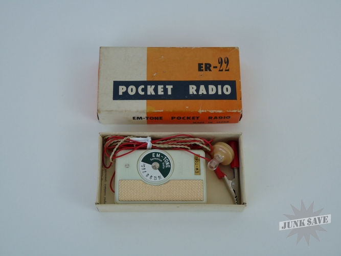 Japanese Pocket Transistor Radio ER-22 Em-Tone